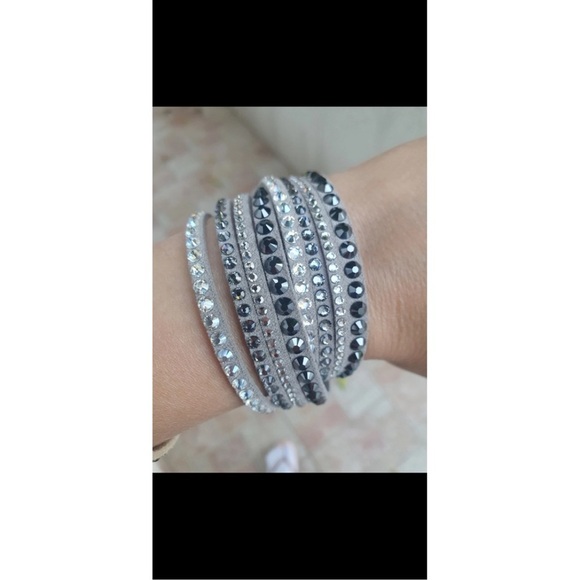 Swarovski Slake Double Wrap Bracelet with multi- row crystals in grey/silver NEW - Picture 2 of 4